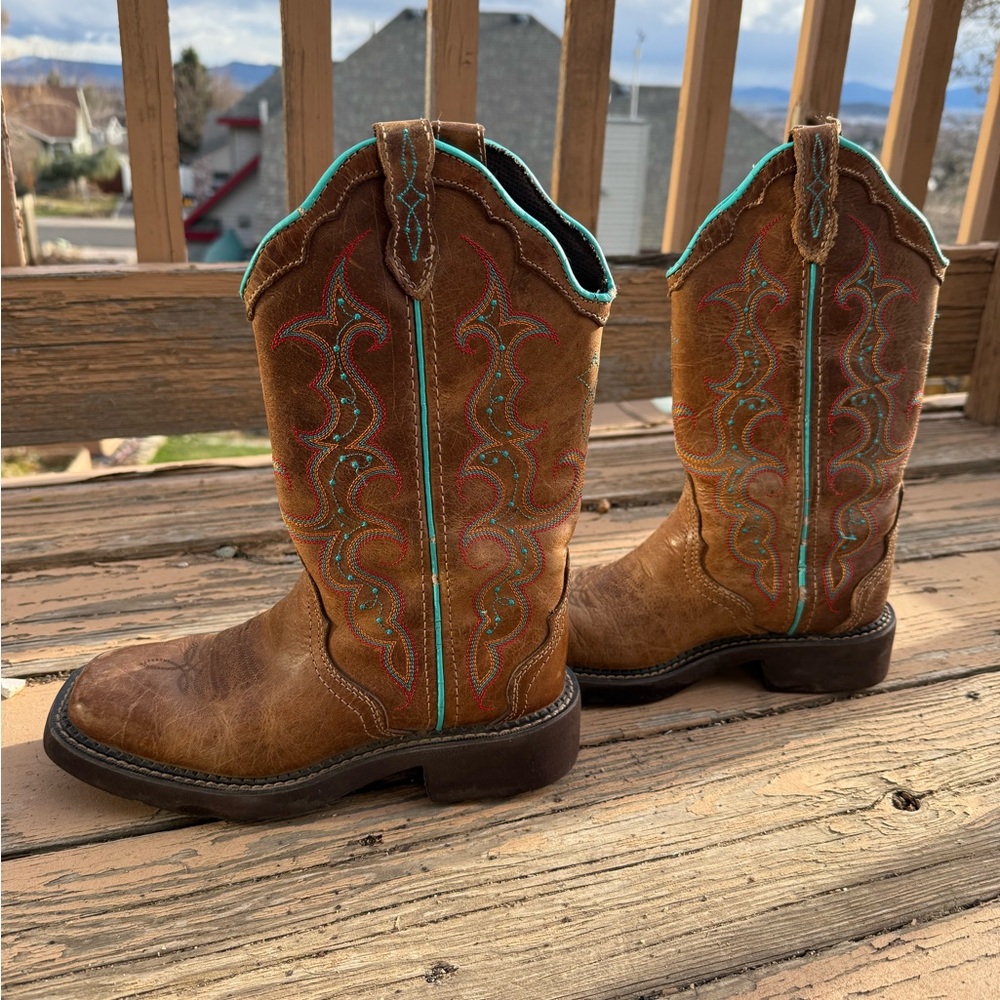Brown and Blue Heeled Boots with Decorative Stitching